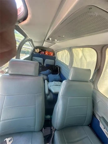 Baron B55   Beechcraft 1968 .