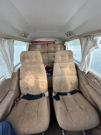 Piper AZTEC F 1980 .