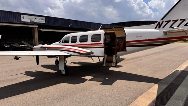 Piper NAVAJO CHIEFTAIN 1980 .