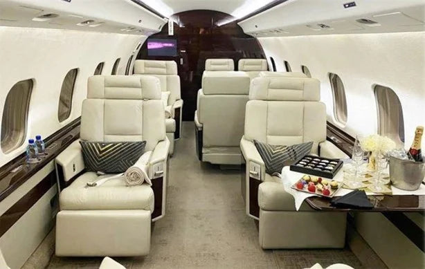 Bombardier GlobaI Express Jet Aircraft 2001 .