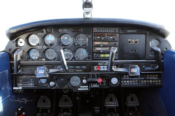 PIPER CHEROKEE 140  1977 ..
