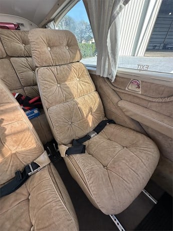 Piper AZTEC F 1980 .