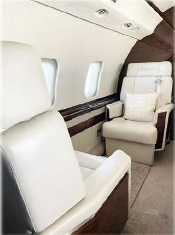 Bombardier GlobaI Express Jet Aircraft 2001 .