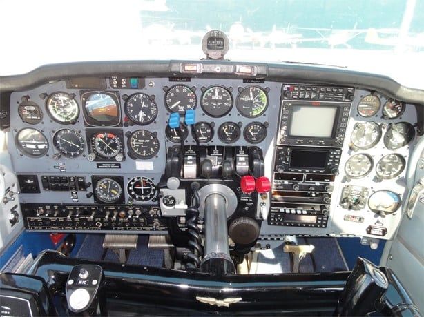 Baron B55   Beechcraft 1968 .