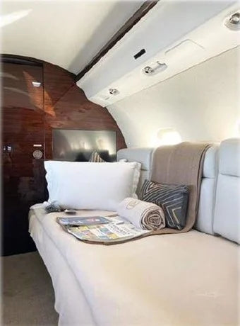 Bombardier GlobaI Express Jet Aircraft 2001 .