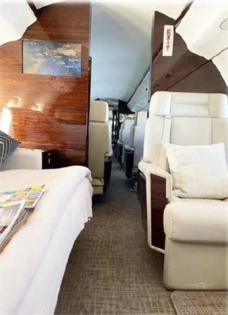 Bombardier GlobaI Express Jet Aircraft 2001 .