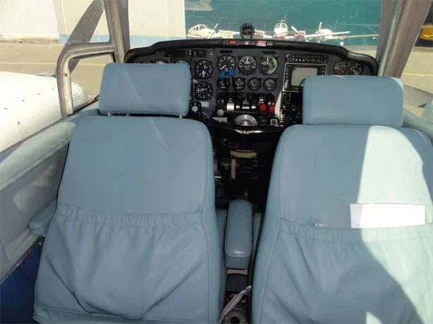 Baron B55   Beechcraft 1968 .