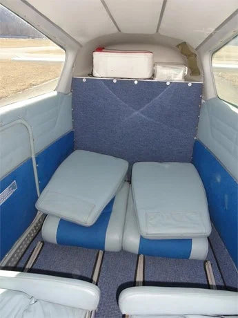 Baron B55   Beechcraft 1968 .