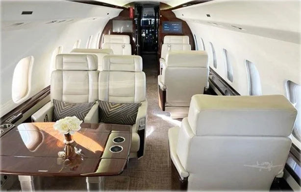 Bombardier GlobaI Express Jet Aircraft 2001 .