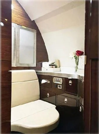 Bombardier GlobaI Express Jet Aircraft 2001 .