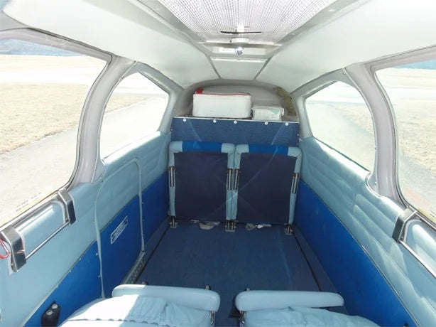 Baron B55   Beechcraft 1968 .