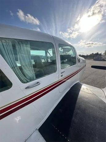 Piper AZTEC F 1980 .